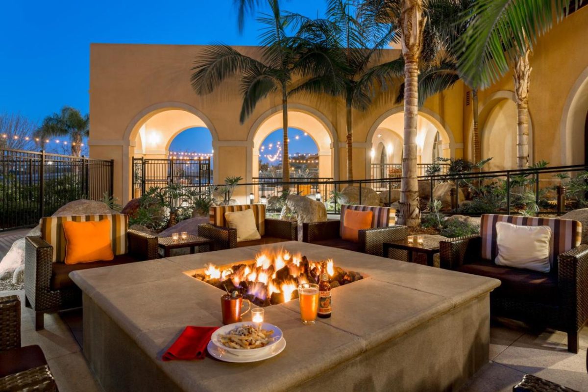 Hotel_Courtyard_6