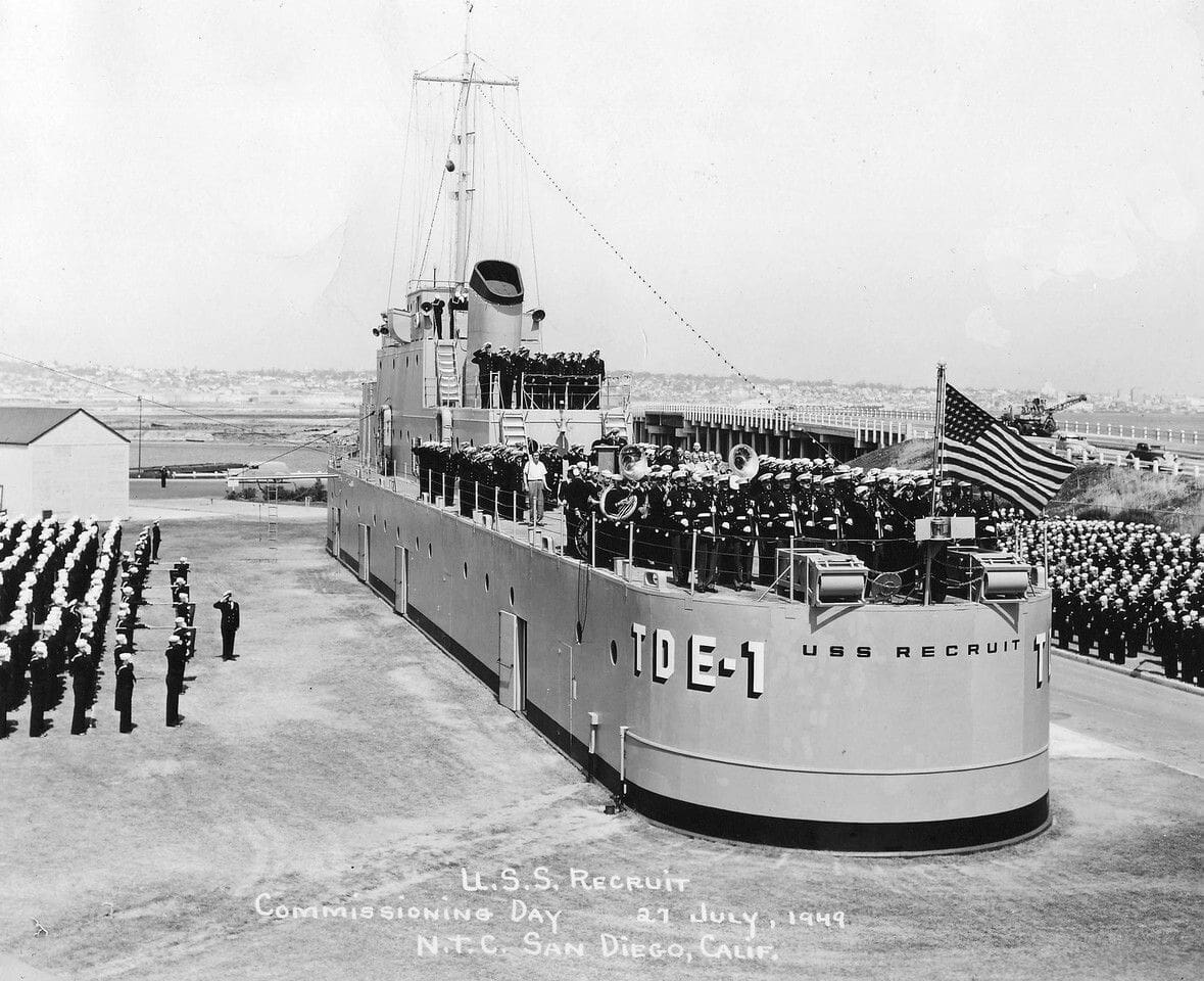 USS_RECRUIT